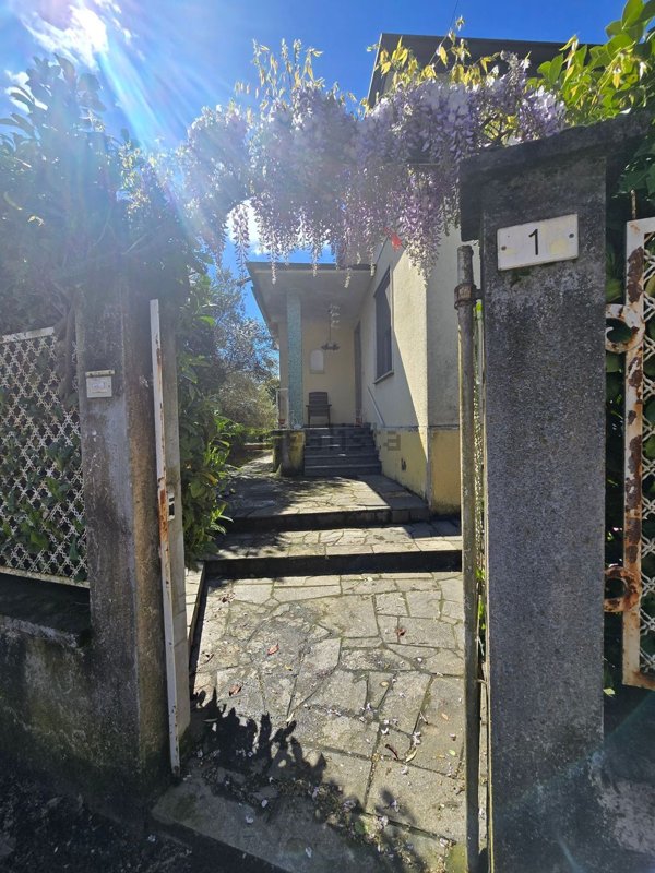 casa indipendente in vendita a Novara in zona Vignale