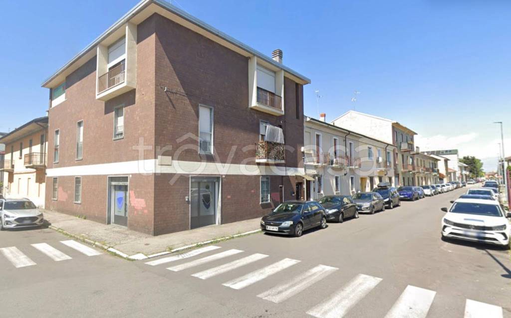 negozio in vendita a Novara in zona Centro Città