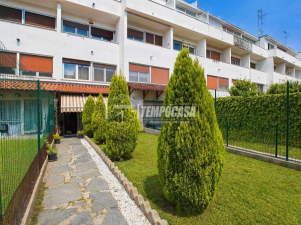 casa indipendente in vendita a Novara in zona Pernate