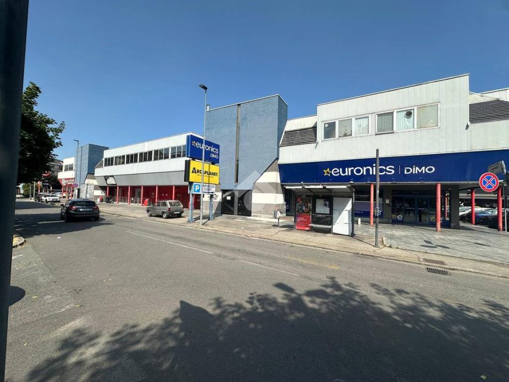negozio in vendita a Novara in zona zona San Martino