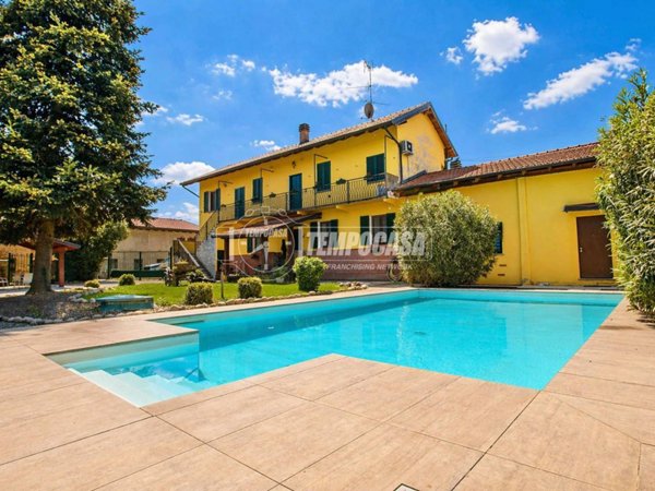 casa indipendente in vendita a Novara in zona Veveri