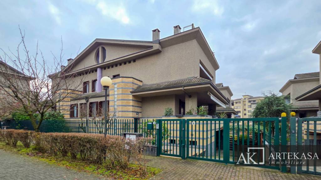 casa indipendente in vendita a Novara in zona zona Bicocca