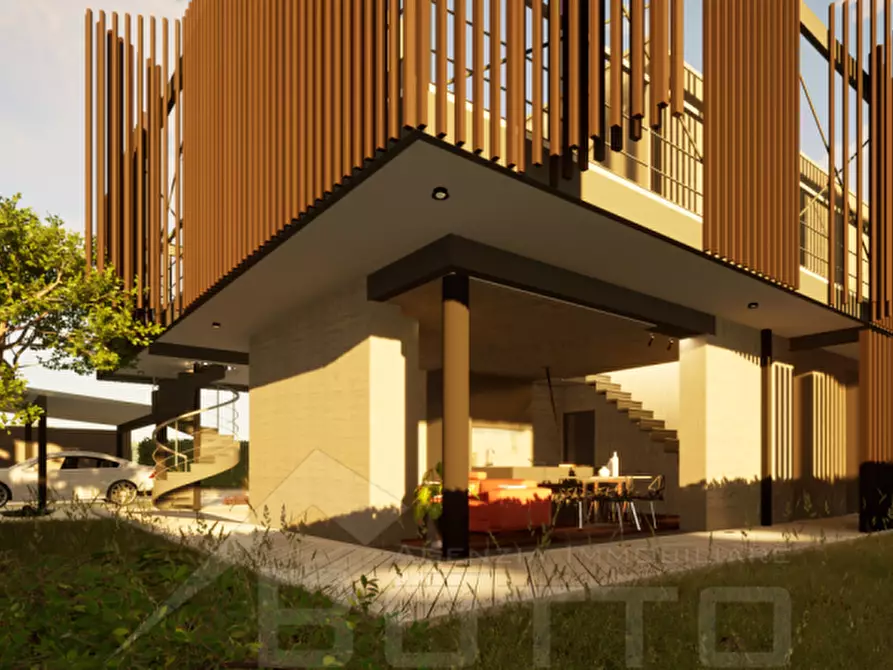 casa indipendente in vendita a Novara in zona Centro Città