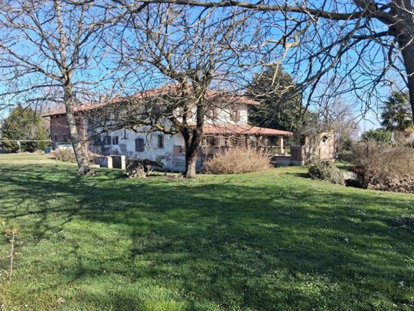 casa indipendente in vendita a Novara