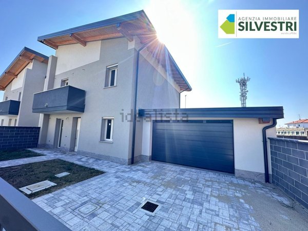 casa indipendente in vendita a Novara in zona zona Sant'Andrea - San Rocco