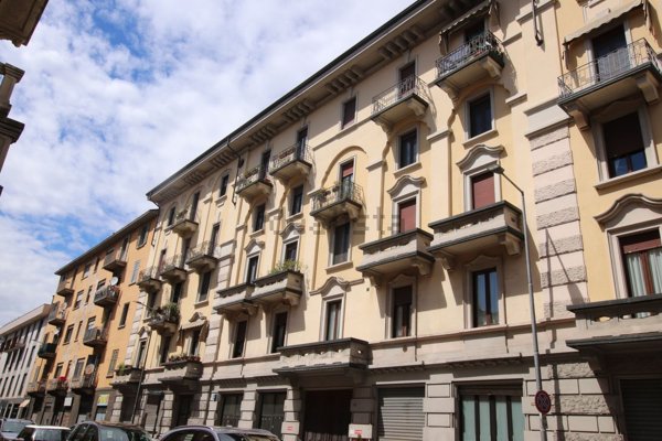 appartamento in vendita a Novara in zona Centro Città