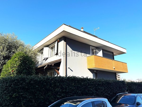 casa indipendente in vendita a Novara