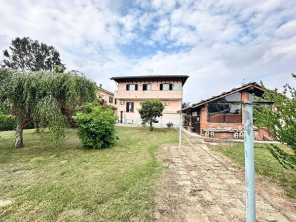 casa indipendente in vendita a Novara in zona zona Sacro Cuore