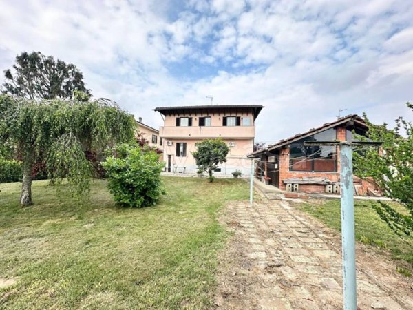 casa indipendente in vendita a Novara in zona zona Sacro Cuore