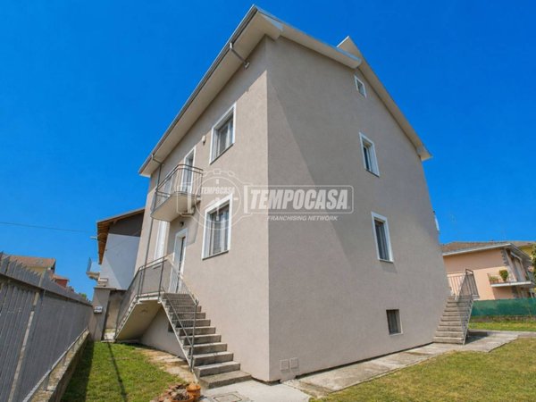 casa indipendente in vendita a Novara in zona Pernate
