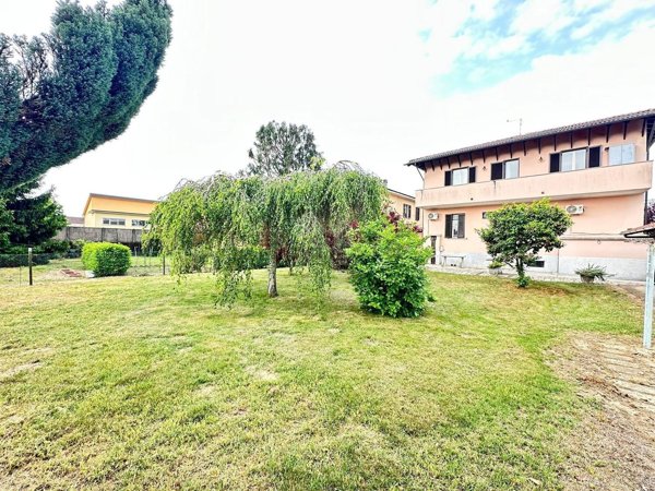 casa indipendente in vendita a Novara