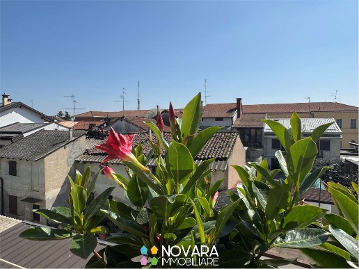 casa indipendente in vendita a Novara in zona Pernate