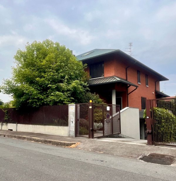 casa indipendente a Novara in zona zona Cittadella - Villaggio Dalmazia