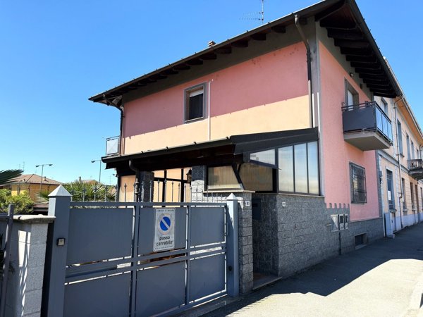 casa indipendente in vendita a Novara
