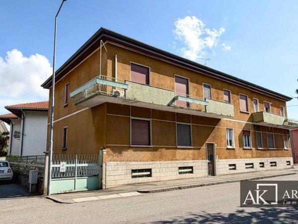 appartamento in vendita a Novara in zona Zona Santa Rita