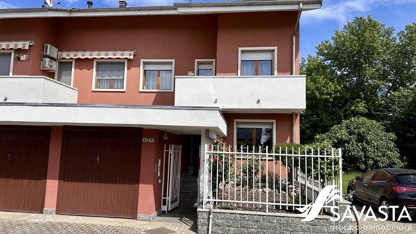 casa indipendente a Novara in zona zona Cittadella - Villaggio Dalmazia