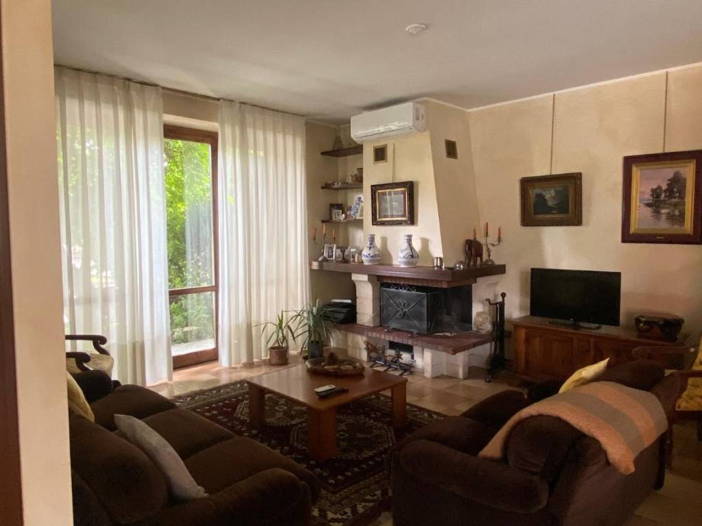 casa indipendente a Novara in zona zona Cittadella - Villaggio Dalmazia
