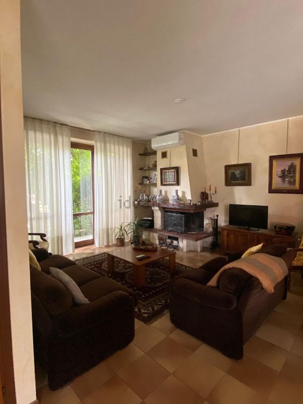 casa indipendente a Novara in zona zona Cittadella - Villaggio Dalmazia
