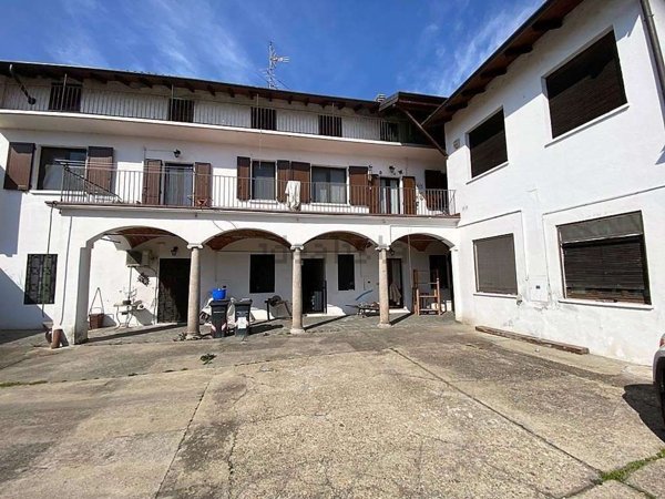 casa indipendente in vendita a Novara