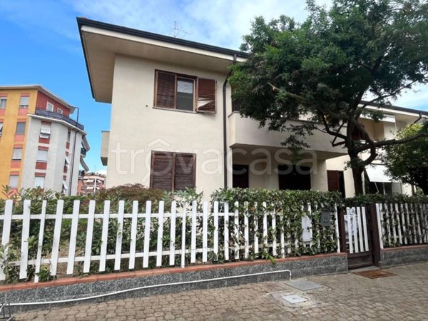 casa indipendente in vendita a Novara in zona zona Bicocca