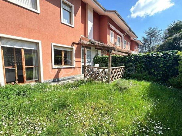 casa indipendente a Novara in zona zona Cittadella - Villaggio Dalmazia