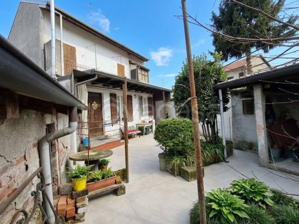 casa indipendente in vendita a Novara in zona zona Sant'Andrea - San Rocco