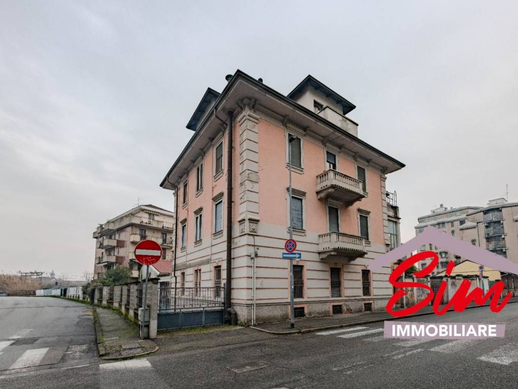 intera palazzina in vendita a Novara in zona Centro Città