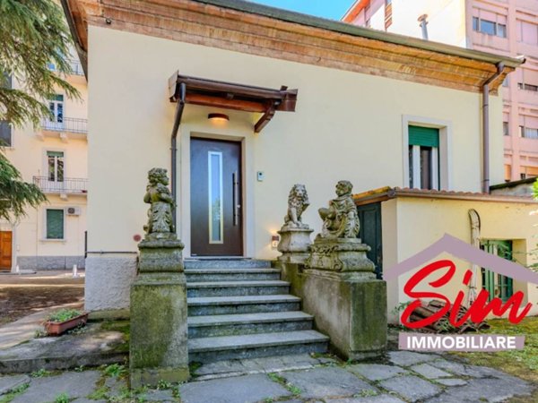 casa indipendente in vendita a Novara in zona Centro Città