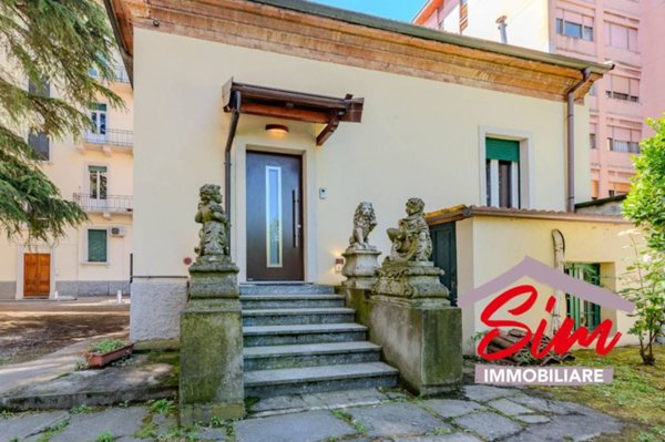 casa indipendente in vendita a Novara in zona Centro Città