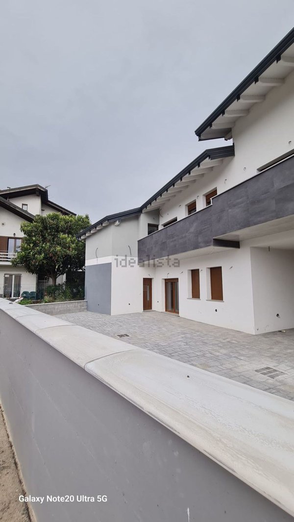 casa indipendente in vendita a Novara in zona Pernate