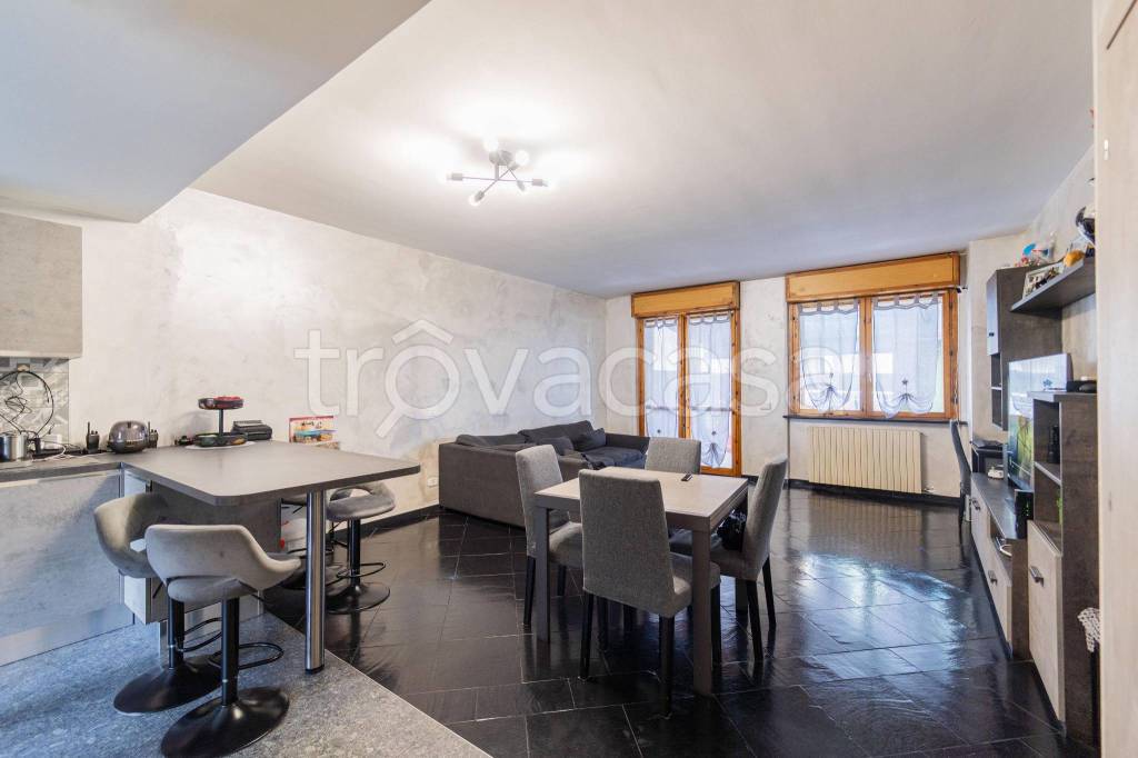 casa indipendente a Novara in zona zona Cittadella - Villaggio Dalmazia