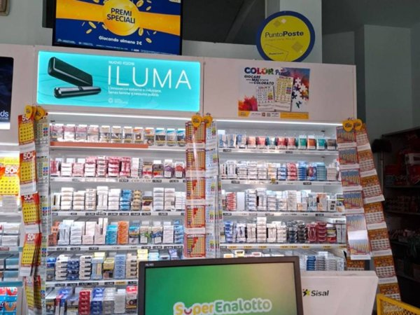 negozio in vendita a Novara in zona zona Porta Mortara