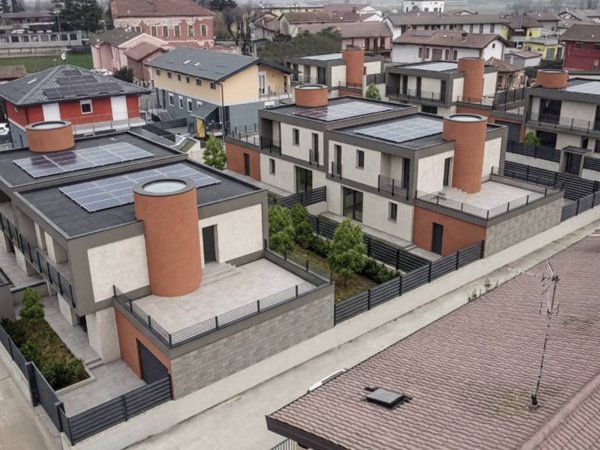 casa indipendente a Novara in zona zona Cittadella - Villaggio Dalmazia