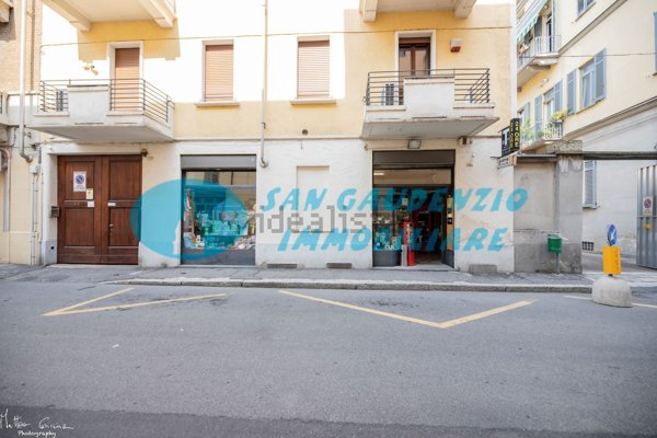 negozio in vendita a Novara in zona Centro Città