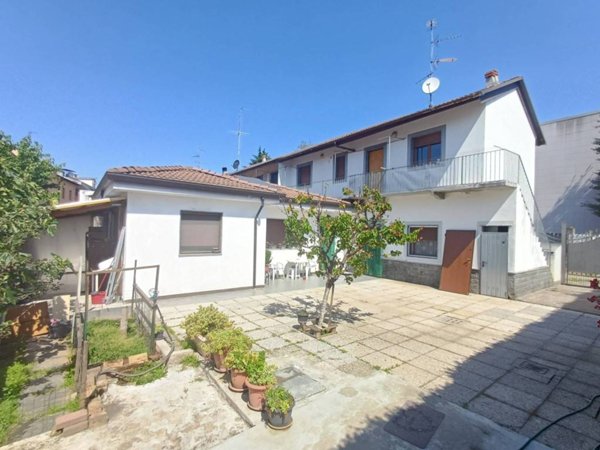 casa indipendente in vendita a Novara in zona zona Sant'Agabio