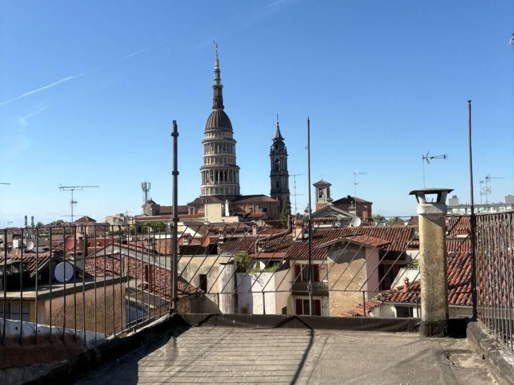 appartamento in vendita a Novara in zona Centro Città