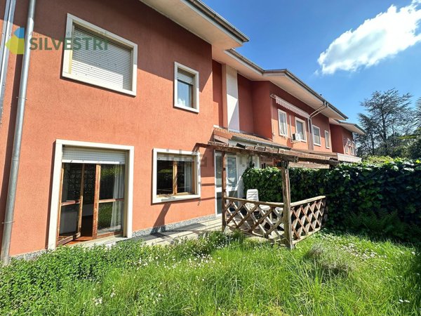 casa indipendente a Novara in zona zona Cittadella - Villaggio Dalmazia