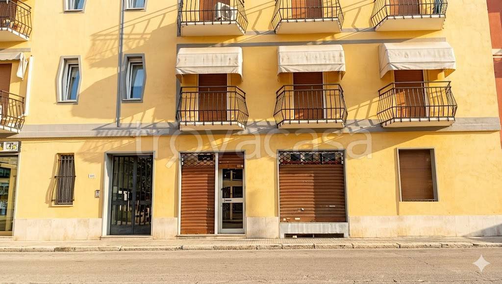 negozio in vendita a Novara in zona zona Bicocca