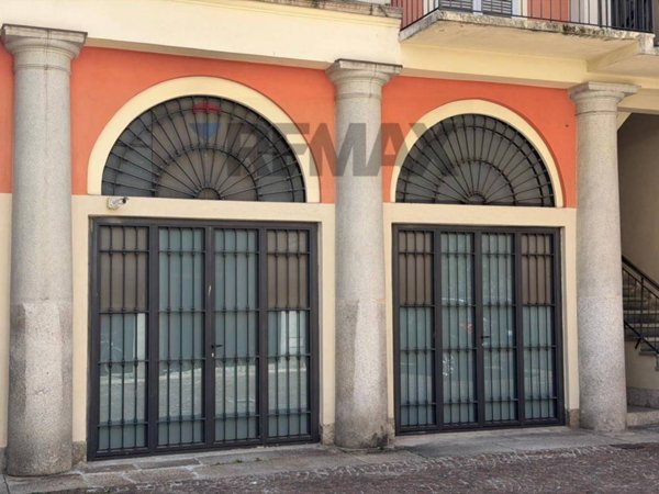 locale commerciale in vendita a Novara in zona Centro Città