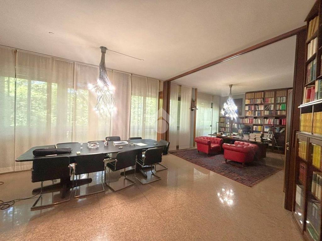 appartamento in vendita a Novara in zona Centro Città