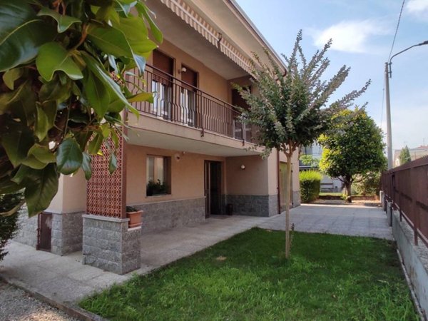 casa indipendente in vendita a Novara in zona Torrion Quartara