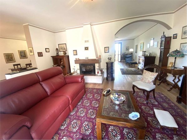 casa indipendente in vendita a Novara in zona Lumellogno