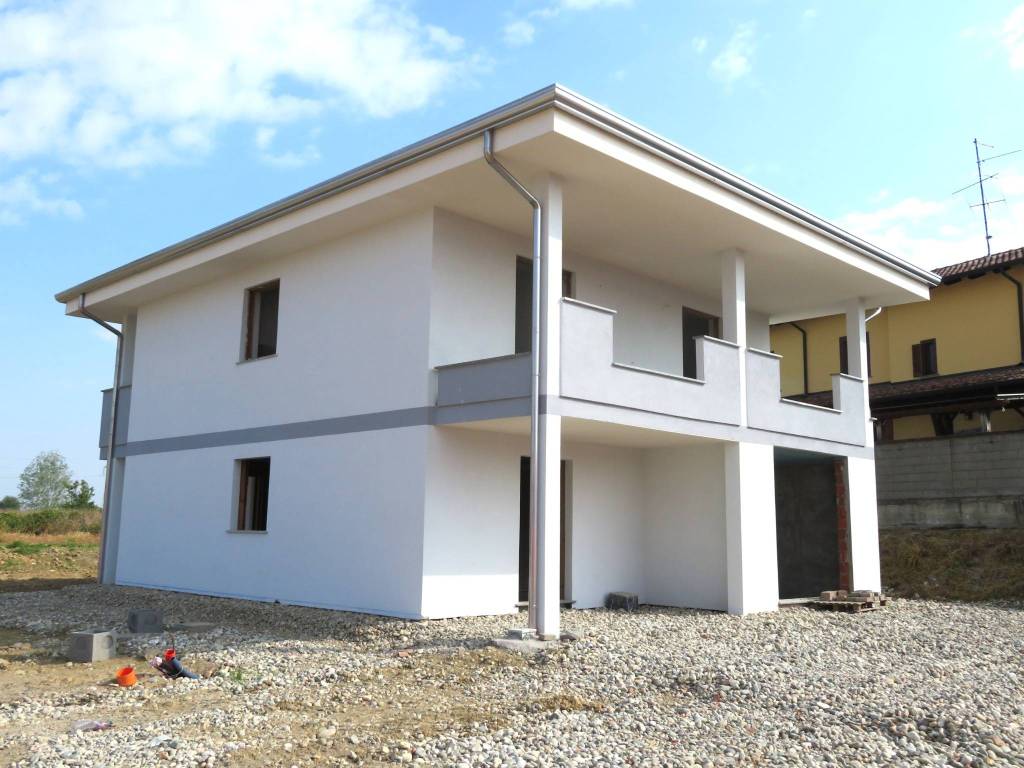 casa indipendente in vendita a Novara in zona Olengo