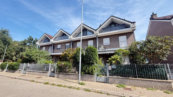casa indipendente a Novara in zona zona Cittadella - Villaggio Dalmazia