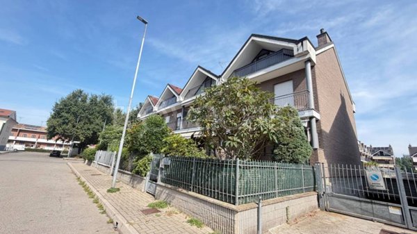 casa indipendente a Novara in zona zona Cittadella - Villaggio Dalmazia