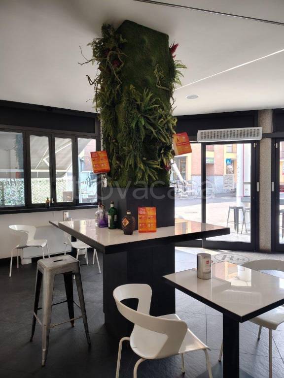 negozio in vendita a Novara in zona zona Bicocca