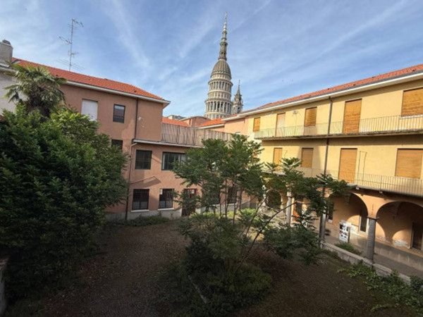 intera palazzina in vendita a Novara in zona Centro Città