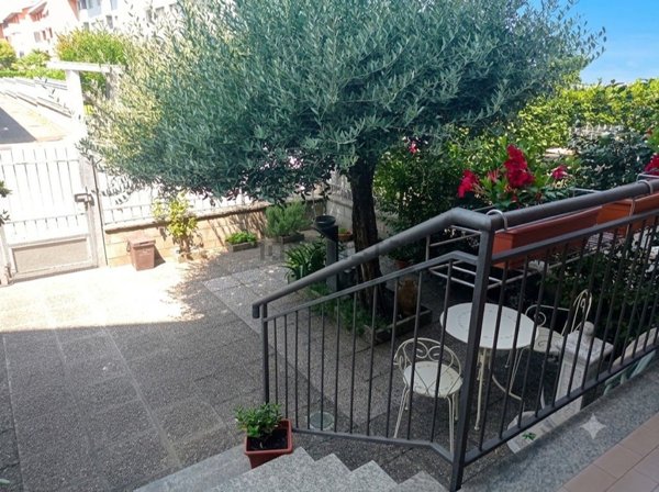 casa indipendente a Novara in zona zona Cittadella - Villaggio Dalmazia