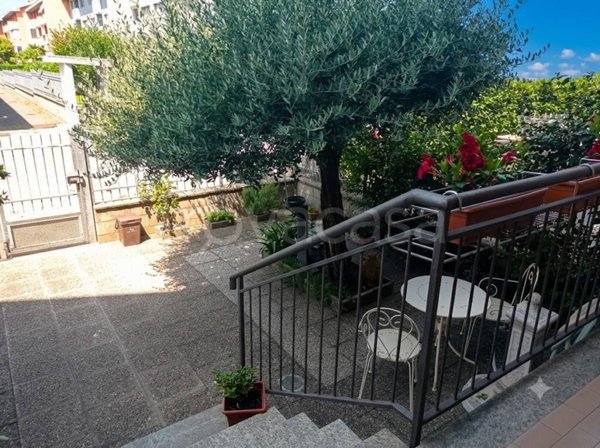 casa indipendente a Novara in zona zona Cittadella - Villaggio Dalmazia