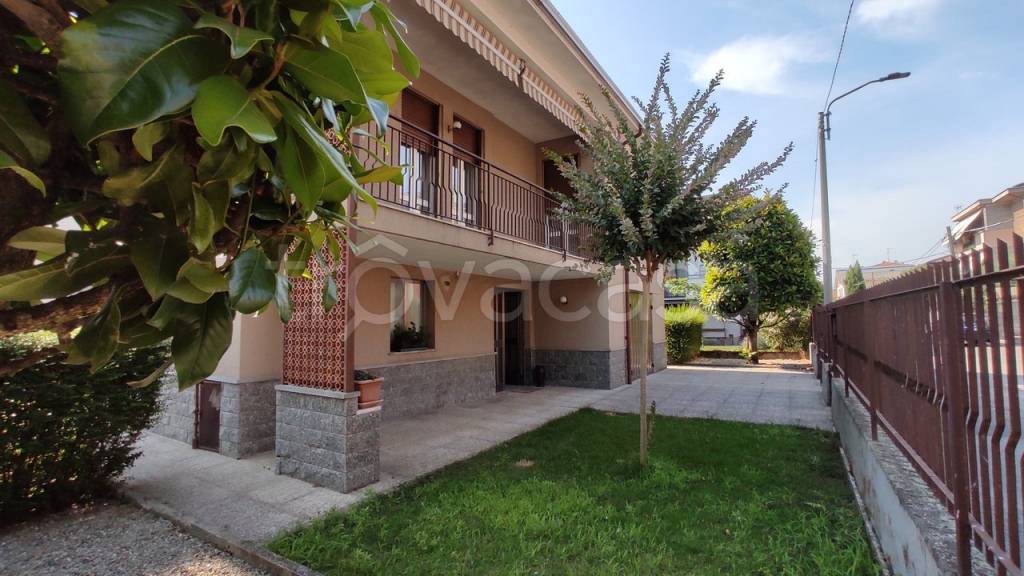 casa indipendente in vendita a Novara in zona Torrion Quartara